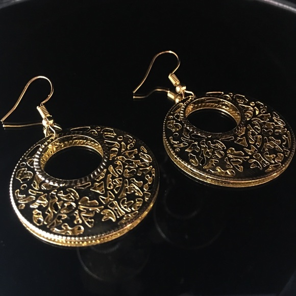 Montoya Jewelry - bohemian gold statement earrings 🖤